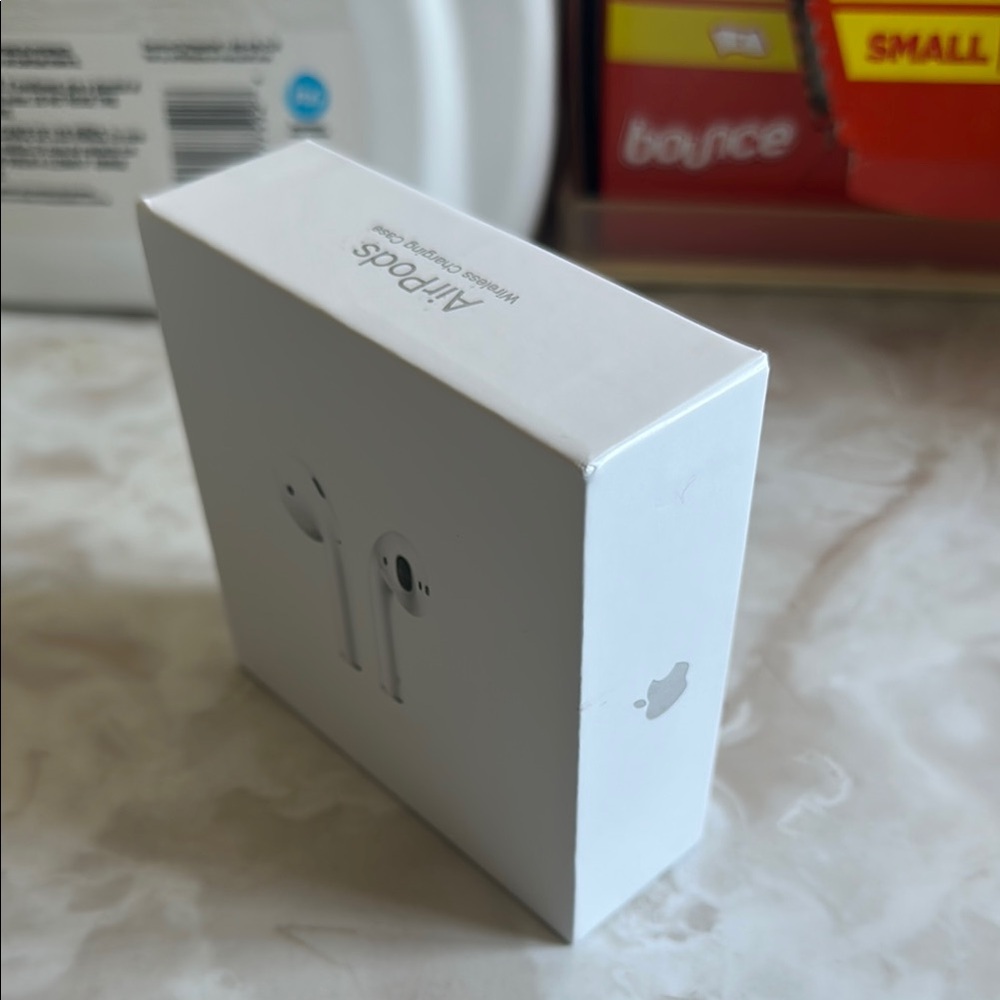 Apple AirPods in Classic White Generation 2